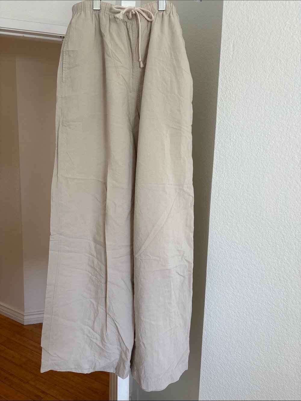 Uniqlo linen Wide-Leg Drawstring Pants in Light Beige